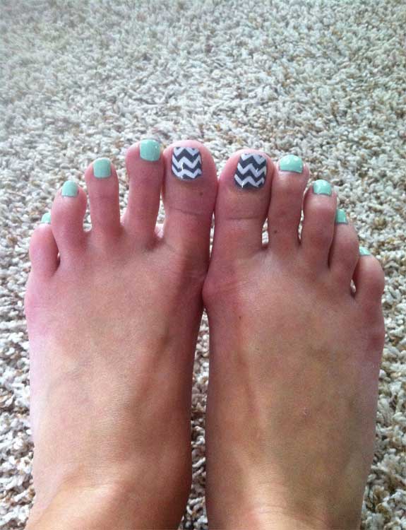 Chevron Pattern Toe Nails