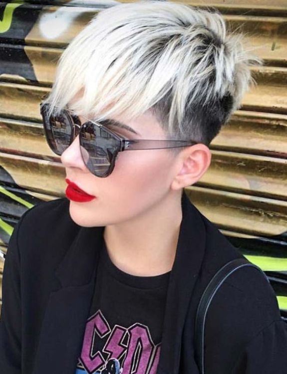 Short Blonde Style