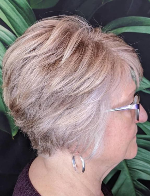 Short haircuts for fine hotsell straight hair over 60