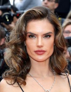 Get Gorgeous With These Trendy Haircuts For Medium Length Hair