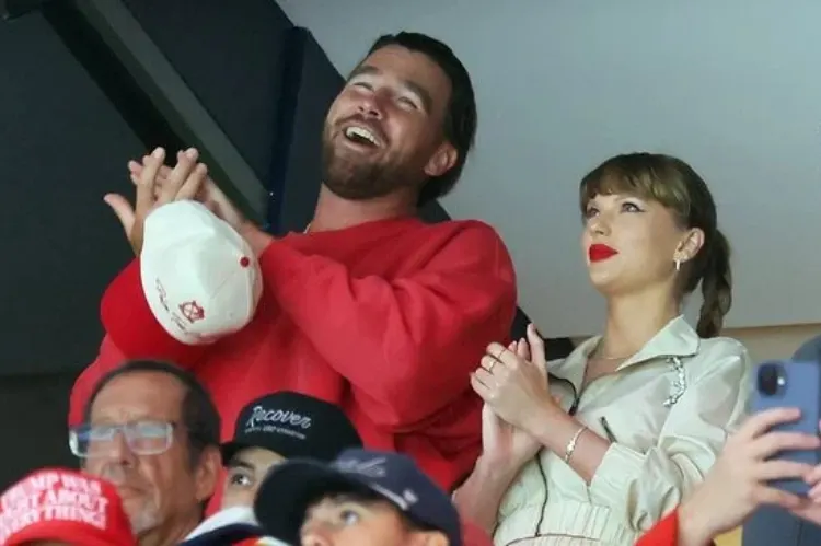 Taylor Swift and Travis Kelce enjoying