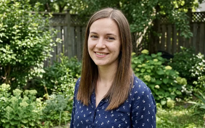 Woman with straight 1A hair type standing outdoors.